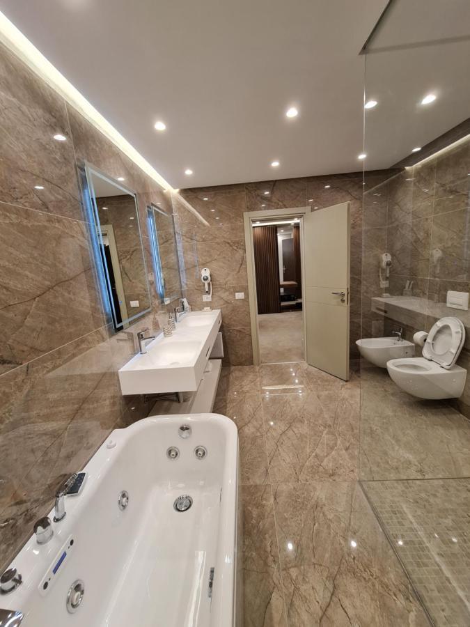 Hotel Aross Vlora Kültér fotó